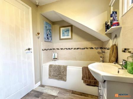 3 bedroom Semi-detached house for sale in Claremont Drive, Ravenstone, LE67