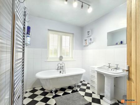 2 bedroom Semi-detached house for sale in Manor Road, Donington le Heath, LE67