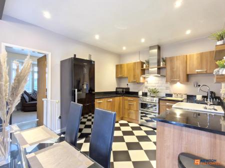 2 bedroom Semi-detached house for sale in Manor Road, Donington le Heath, LE67