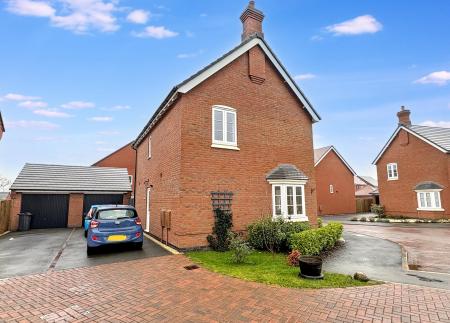 3 bedroom Detached house for sale in Hurley Place, Hugglescote, LE67