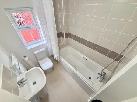 3 bedroom Town house to let in Suffolk Way, Church Gresley, DE11