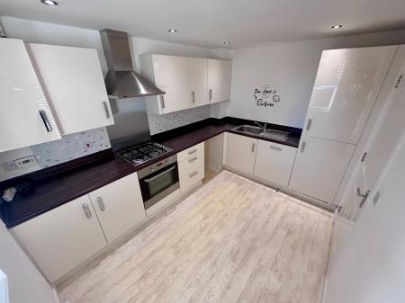 3 bedroom Town house to let in Suffolk Way, Church Gresley, DE11