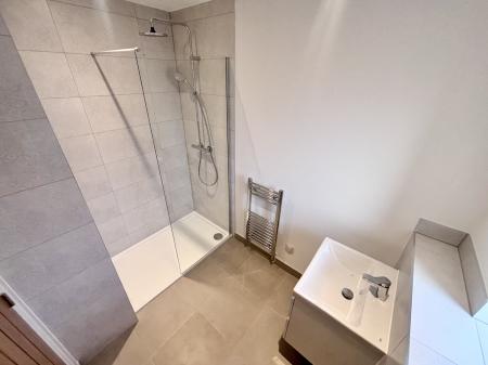 5 bedroom Detached house to let in Holly Croft, Oakthorpe, DE12