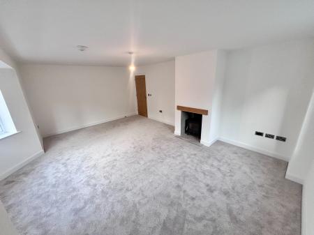 5 bedroom Detached house to let in Holly Croft, Oakthorpe, DE12