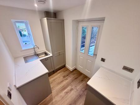 5 bedroom Detached house to let in Holly Croft, Oakthorpe, DE12