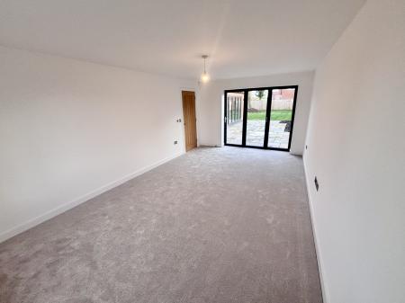 4 bedroom Detached house to let in Holly Croft, Oakthorpe, DE12