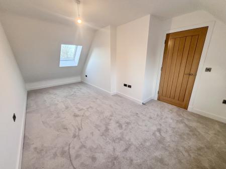 4 bedroom Detached house to let in Holly Croft, Oakthorpe, DE12