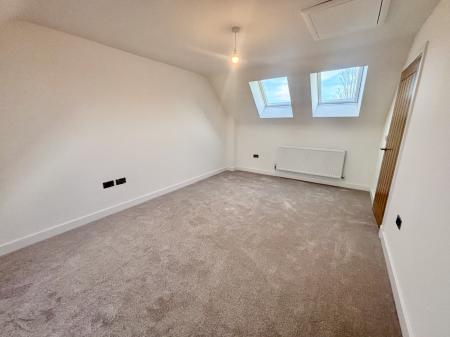 4 bedroom Detached house to let in Holly Croft, Oakthorpe, DE12