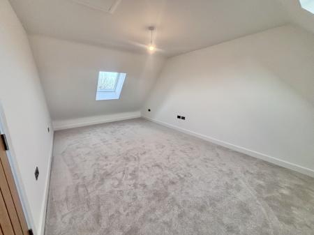 4 bedroom Detached house to let in Holly Croft, Oakthorpe, DE12