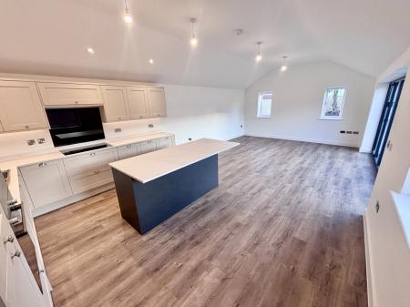 4 bedroom Detached house to let in Holly Croft, Oakthorpe, DE12