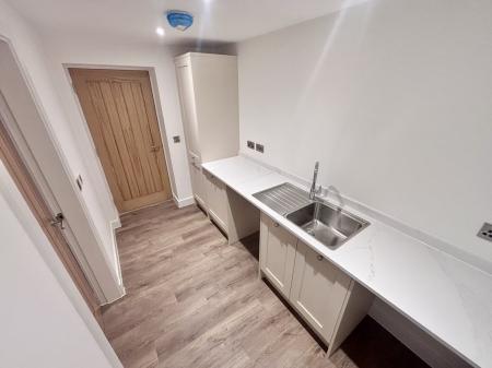 4 bedroom Detached house to let in Holly Croft, Oakthorpe, DE12