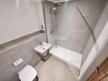 4 bedroom Detached house to let in Holly Croft, Oakthorpe, DE12