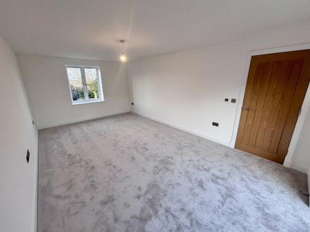 4 bedroom Detached house to let in Holly Croft, Oakthorpe, DE12