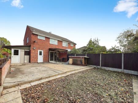 3 bedroom Semi-detached house for sale in Arnold Avenue, Gonerby Hill Foot, Grantham, NG31