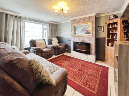 3 bedroom Semi-detached house for sale in Arnold Avenue, Gonerby Hill Foot, Grantham, NG31