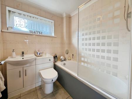 3 bedroom Semi-detached house for sale in Arnold Avenue, Gonerby Hill Foot, Grantham, NG31