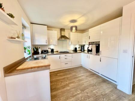 3 bedroom Semi-detached house for sale in Arundel Drive, Grantham, NG31