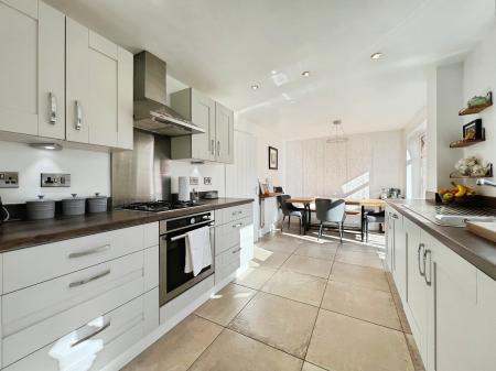 4 bedroom Detached house for sale in Balmoral Drive, Grantham, NG31