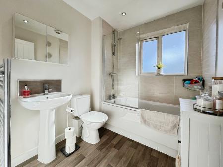 4 bedroom Detached house for sale in Balmoral Drive, Grantham, NG31