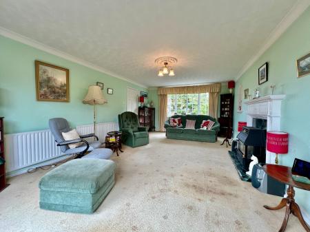 4 bedroom Detached house for sale in Barrowby Road, Grantham, NG31