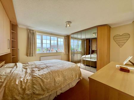 4 bedroom Detached house for sale in Barrowby Road, Grantham, NG31