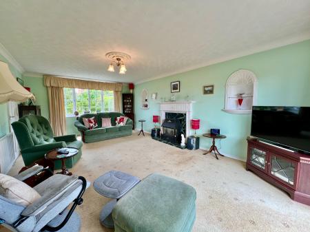 4 bedroom Detached house for sale in Barrowby Road, Grantham, NG31