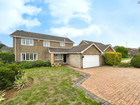 4 bedroom Detached house for sale in Barrowby Road, Grantham, NG31