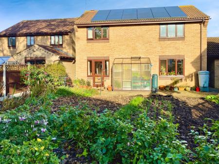 4 bedroom Detached house for sale in Belton Grove, Grantham, NG31