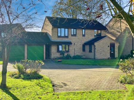 4 bedroom Detached house for sale in Belton Grove, Grantham, NG31