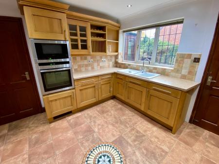 4 bedroom Detached house for sale in Bennington Close, Long Bennington, Newark, NG23