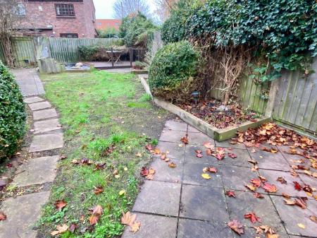 4 bedroom Detached house for sale in Bennington Close, Long Bennington, Newark, NG23