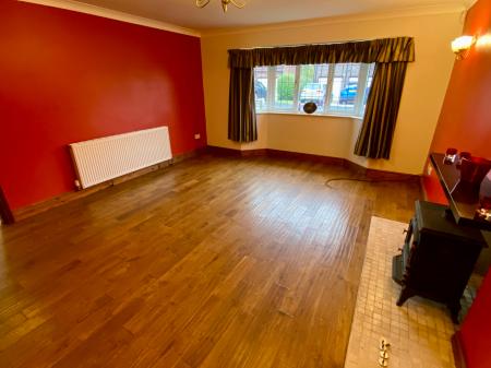 4 bedroom Detached house for sale in Bennington Close, Long Bennington, Newark, NG23