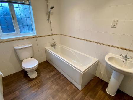 4 bedroom Detached house for sale in Bennington Close, Long Bennington, Newark, NG23