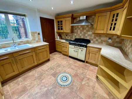 4 bedroom Detached house for sale in Bennington Close, Long Bennington, Newark, NG23