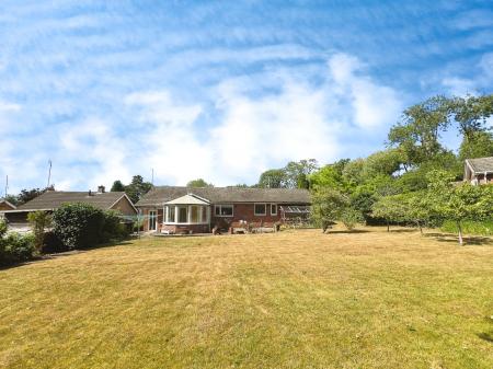 3 bedroom Bungalow for sale in Croft Drive, Grantham, NG31