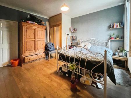 4 bedroom Terraced House for sale in Dudley Road, Grantham, NG31