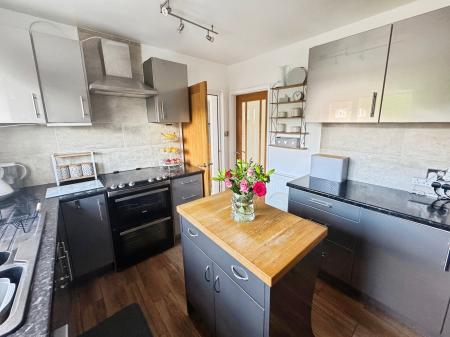 3 bedroom Semi-detached house for sale in Harrowby Lane, Grantham, NG31