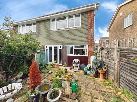 3 bedroom Semi-detached house for sale in Hillingford Way, Grantham, NG31