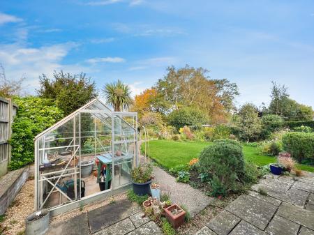 3 bedroom Bungalow for sale in Longcliffe Road, Grantham, NG31