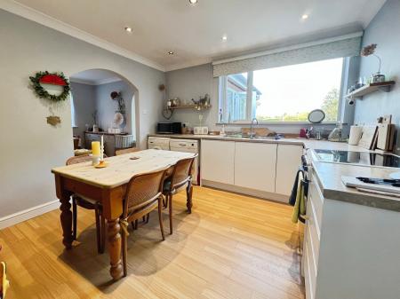 3 bedroom Bungalow for sale in Longcliffe Road, Grantham, NG31