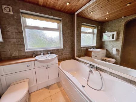 4 bedroom Detached house for sale in Main Street, Foston, Grantham, NG32