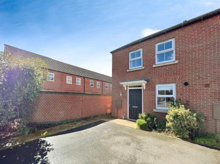 2 bedroom End of terrace house for sale in Peveril Place, Grantham, NG31