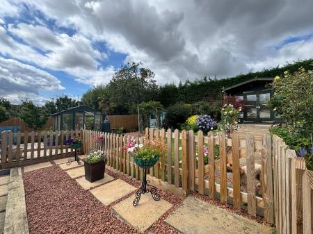 2 bedroom Bungalow for sale in Saltersford Road, Grantham, NG31