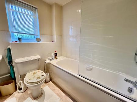 4 bedroom Detached house for sale in Berkshire Drive, Grantham, NG31