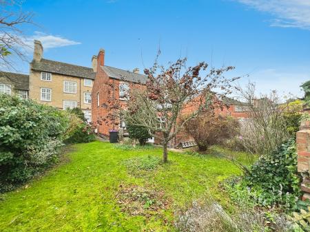 4 bedroom End of terrace house for sale in Castlegate, Grantham, NG31