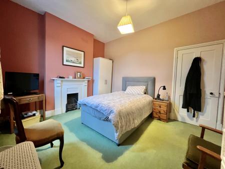 4 bedroom End of terrace house for sale in Castlegate, Grantham, NG31