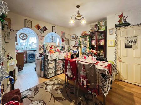 2 bedroom Terraced House for sale in Cowes Road, Grantham, Grantham, NG31