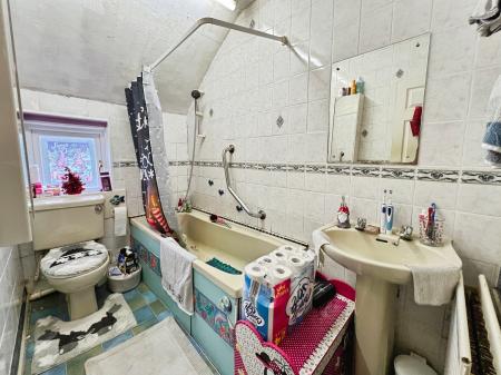 2 bedroom Terraced House for sale in Cowes Road, Grantham, Grantham, NG31