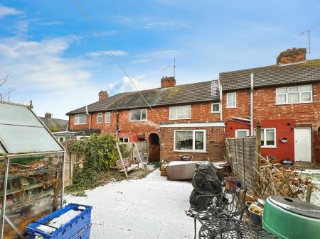 2 bedroom Terraced House for sale in Cowes Road, Grantham, Grantham, NG31