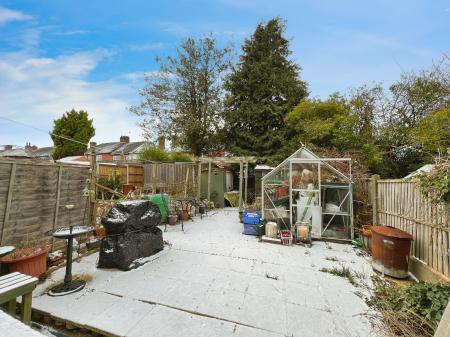 2 bedroom Terraced House for sale in Cowes Road, Grantham, Grantham, NG31